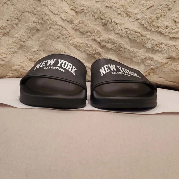 BALENCIAGA Cities New York Logo Slides - Picture 7 of 14